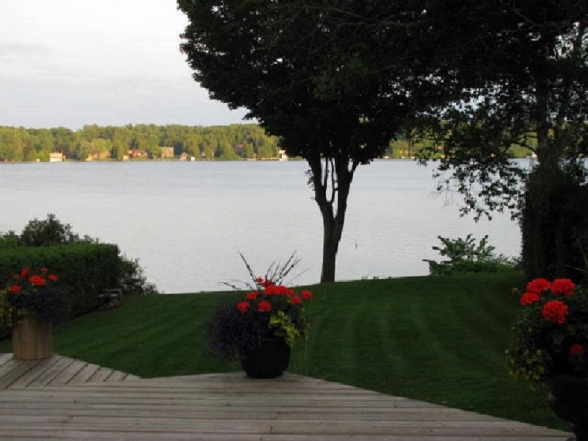 Water'S Edge B & B Oro-Medonte Buitenkant foto